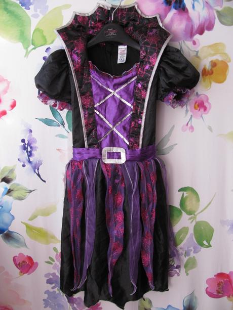 Karneval-krásné šaty pro čarodějku, královnu upírů,