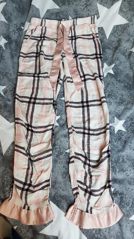 Pyžamové kalhoty, 134