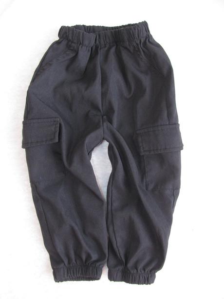 Černé pružné kalhoty, kapsáče, v pase do gumy, 86