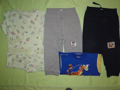 5ks balík v.104 2x tepláčky pyžámko triko, 104–116