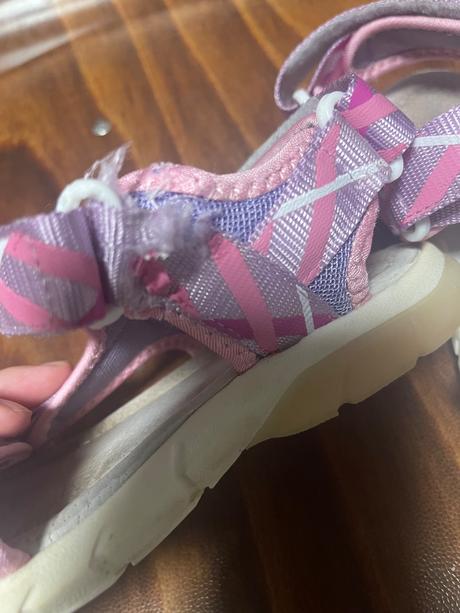 Ruzove sandale, baťa,31