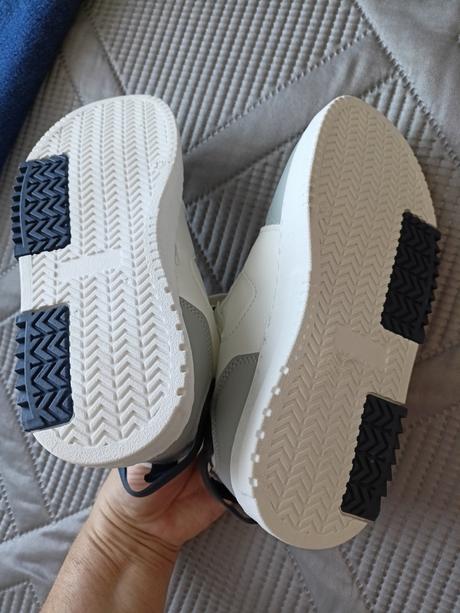 2x nové džíny s tenisky, 128/134, 128 / 134