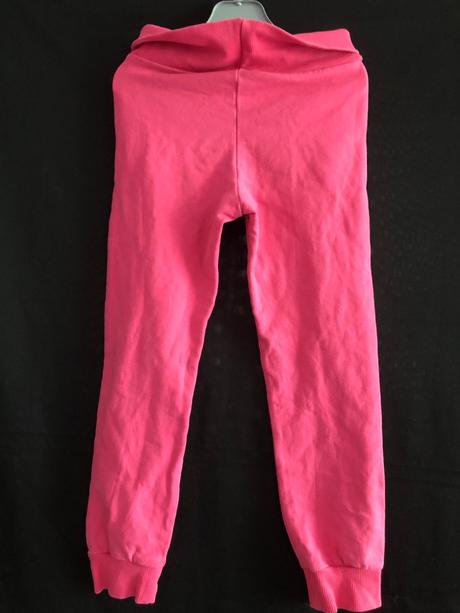 Vel. 110 růžové tenší tepláky s kapsami, 110