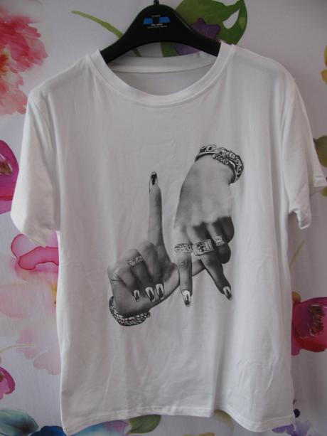 Bílé elastické tričko s potiskem, s