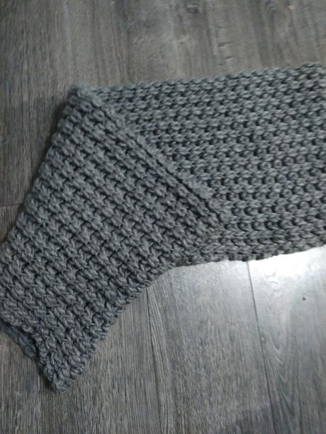 Šedá huňatá šála-tunel,