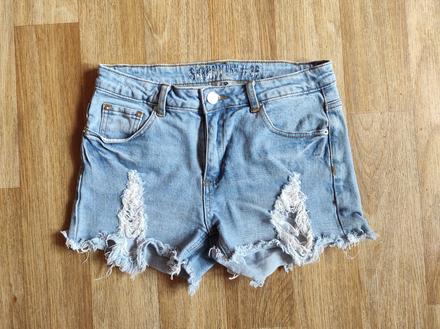 Džínové kraťasy, 36