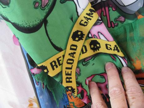 Karnevalový kostým-overal hráčské monstrum apod.,