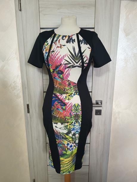 Elegantní, květované šaty ke kolenům., m