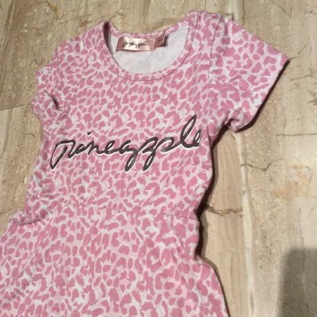 Šaty s nápisem, 104