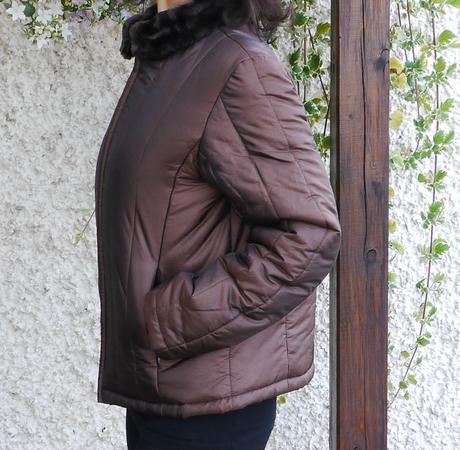 Cokoladove hneda bunda s koziskem u krku, 34