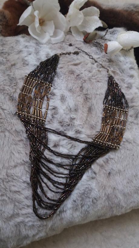 Korálkový náhrdelník / nepřehlédnutelný šperk, 