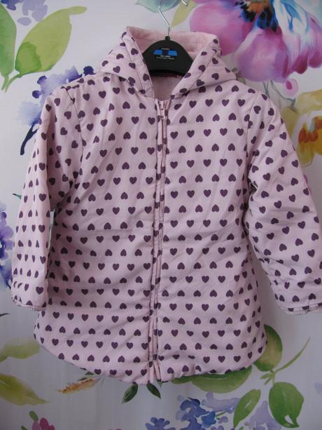 Zimní lila bunda s kapucí a se srdíčky, cherokee,116