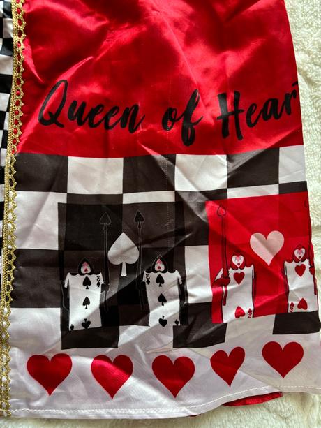 An28/ delux srdcová královna z alenky říše -v.116,