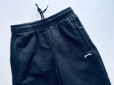 K1/ tepláky černé silné - v.9/10 let, slazenger,140