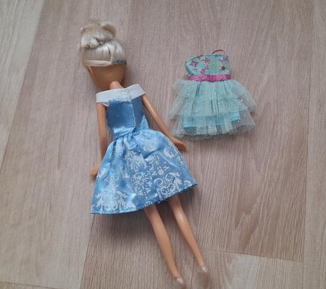 02 - panenka "barbie" + náhradní šaty, 