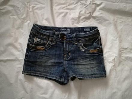 Džínové kraťasy, 128