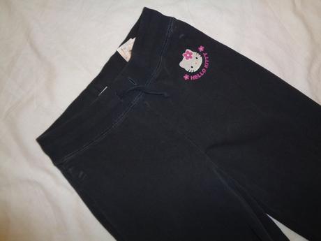 Pěkné tmavošedé tepláky s kittynkou, h&m,128