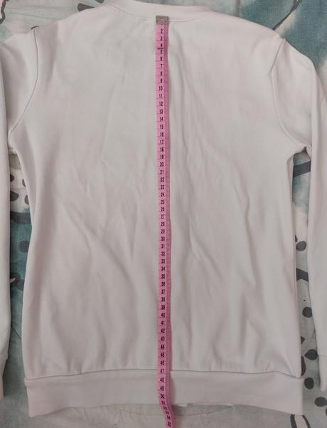 Mikina zdobené kamínky a perličkami, 146