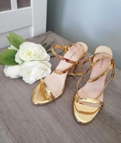 Zlaté sandálky, 36