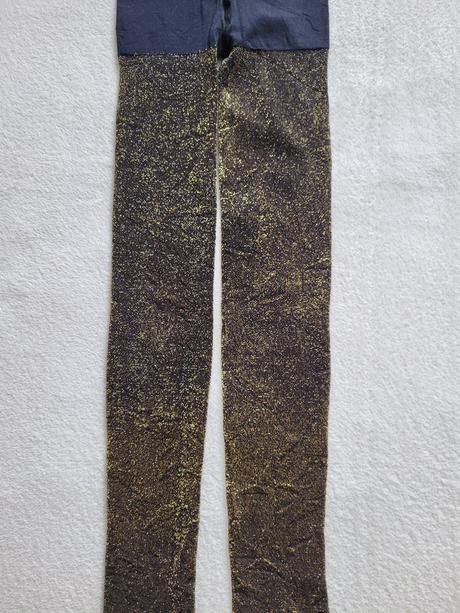 Černo-zlaté silonky, 146