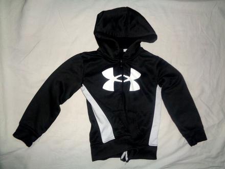 Černá sportovní bunda 4/5 let, under armour,110
