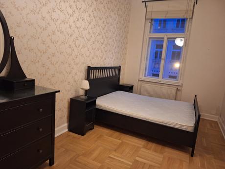 Ložnice ikea hemnes postel 160 cm, stolky a komoda, 