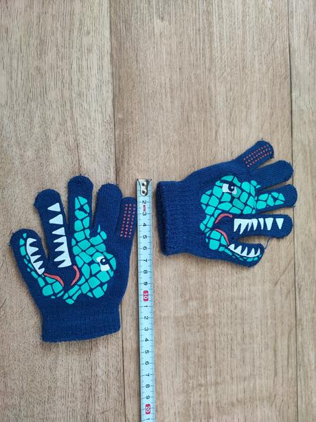 Rukavice s krokodýlem, 116