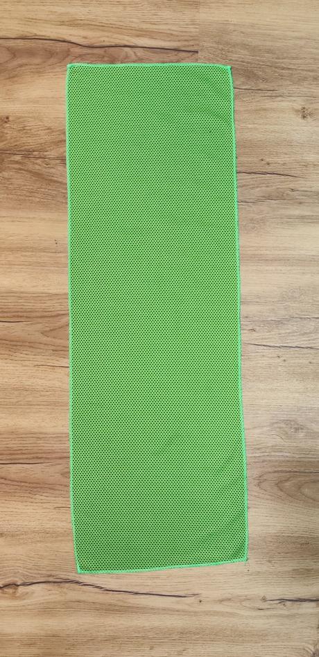 Zelený chladící ručník, 