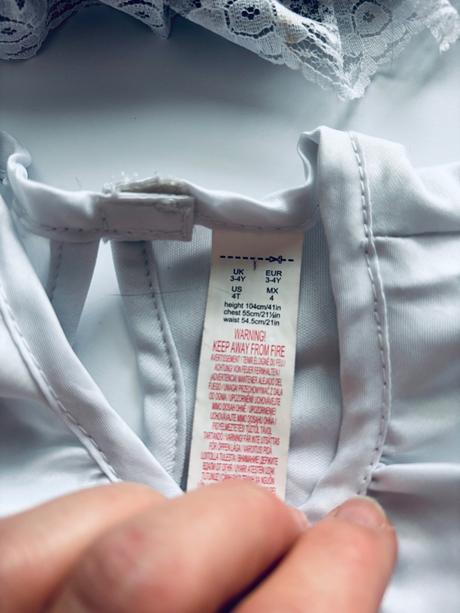 An19/ kostým dívčí karnevalový  v.3/4 roky, 