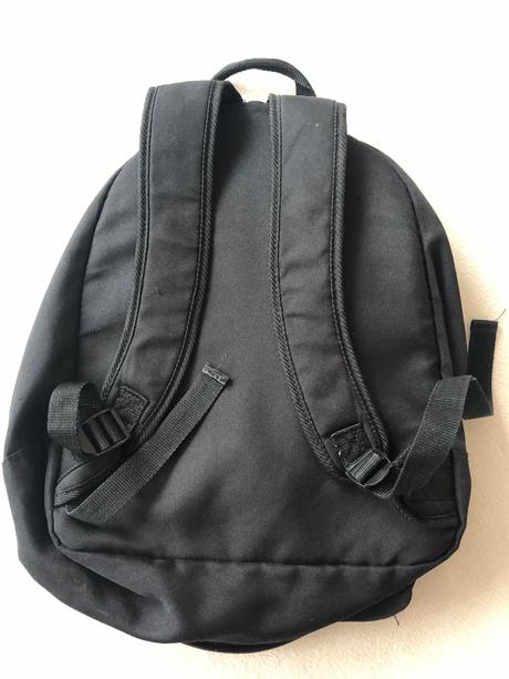 Batoh cerny angry birds, h&m