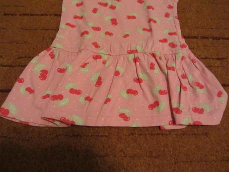 Šatičky s třešničkami., c&a,74