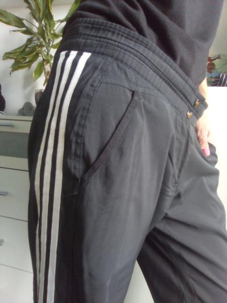 Kalhoty zn."adidas" vel."36/s" jsou větší, adidas