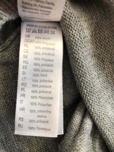 Sediva slaba cepice s motylkem, 