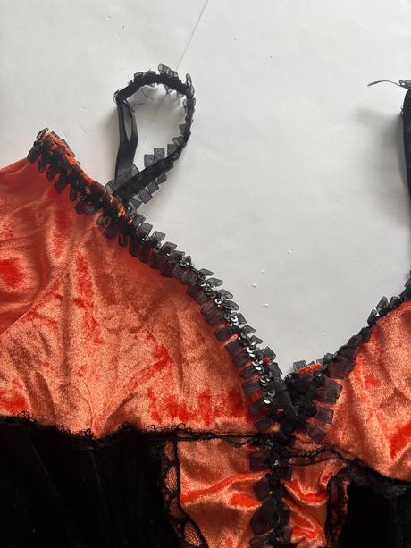 An1/ kostým dámský - v.cca s,