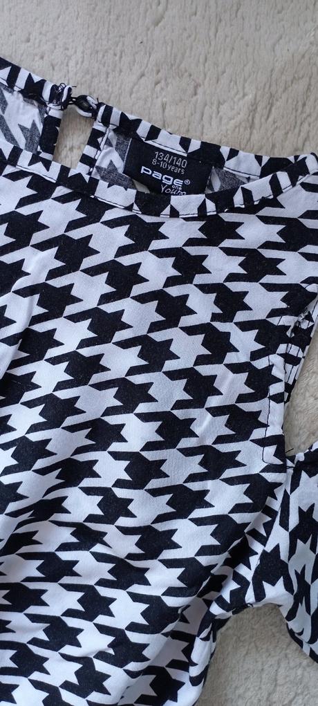 Crop top zn."page one young" vel."134-140", 134