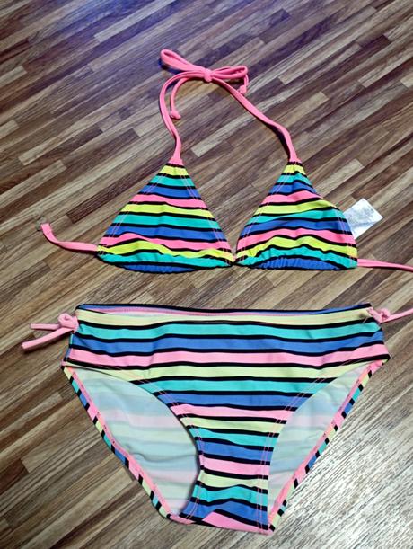 Dvojdílné plavky, 134