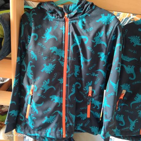 2 softshellové bundy s dinosaury, 122