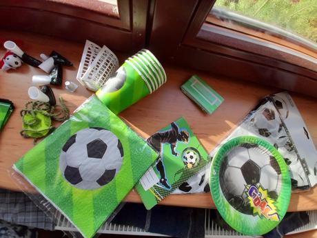 Fotbalové věci,přání,ubrousky,kelímky,girlandy,