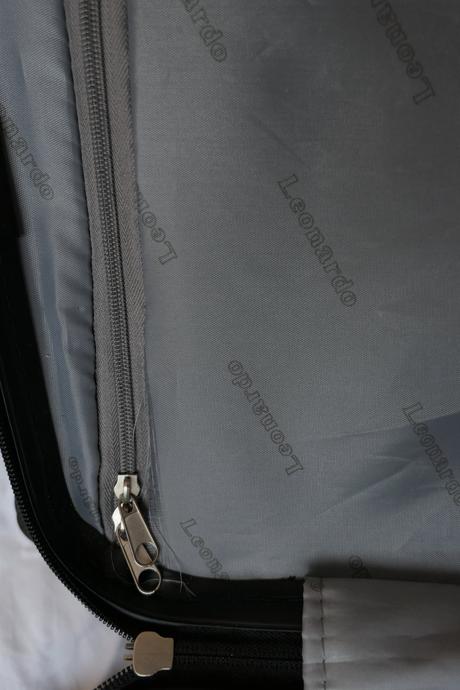 Skořepinový kufr na kolečkách - palubní, 