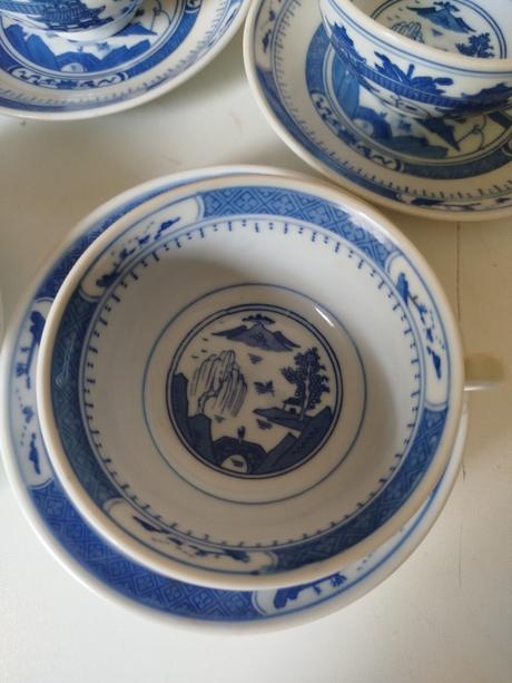 Sada hrnky s podšálky,