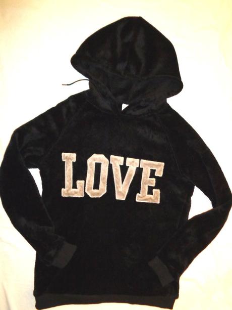Luxusní černá chlupatková mikina love, 170