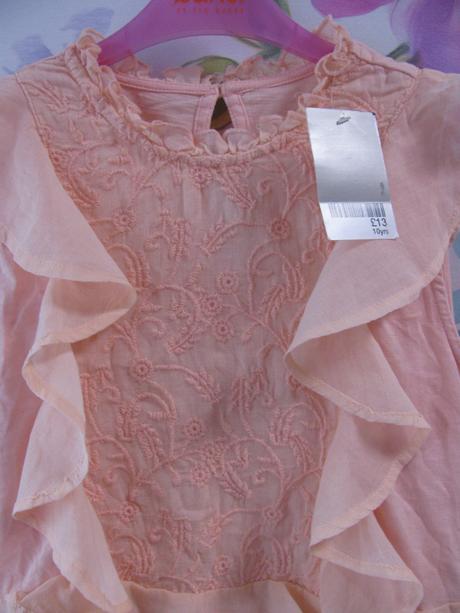 Luxusní halenka lososové barvy s volánky a výšivk., next,140