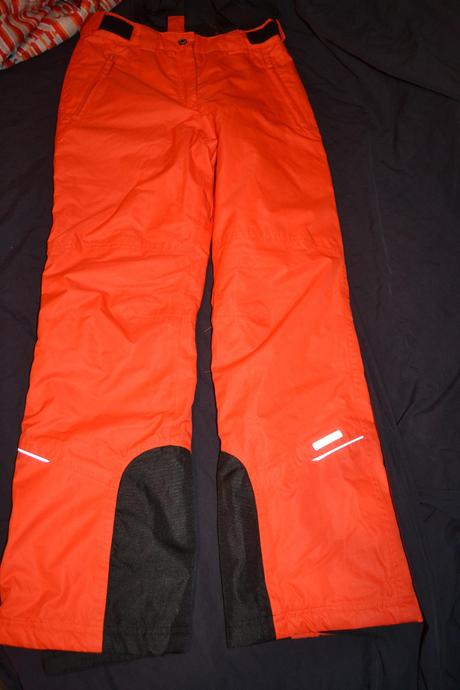 Moderní zimní set na snowboard nebo lyže,164-xs, 164