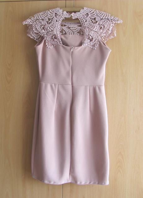 Pudrové společenské šaty, 38