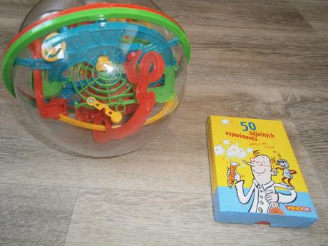 Labyrint + kartičky s experimenty,