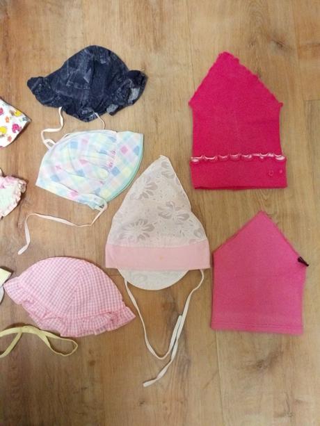 15 x čepice, vel cca 80- 92, 86