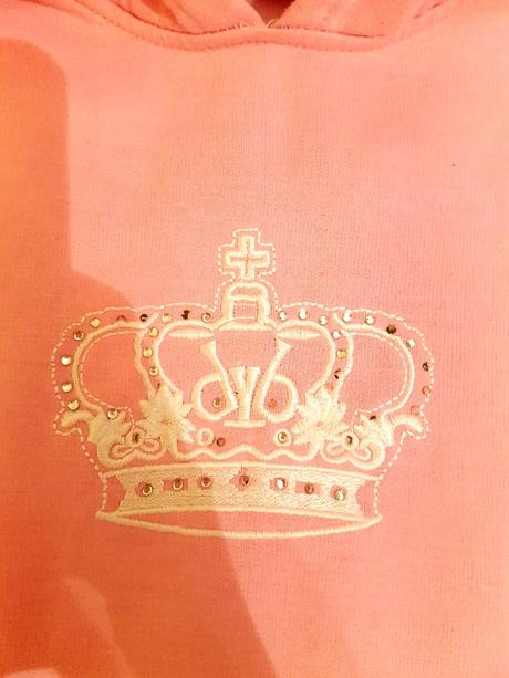 Mikina s korunkou, 152