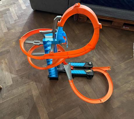 Hot wheels padajícíc věž+3 autíčka,