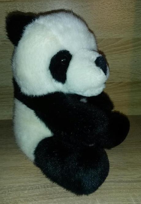 Plyšová sedící panda výška 23 cm,