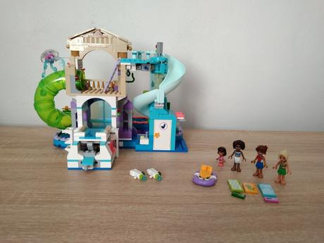 Lego friends 42630 aquapark v městečku heartlake,